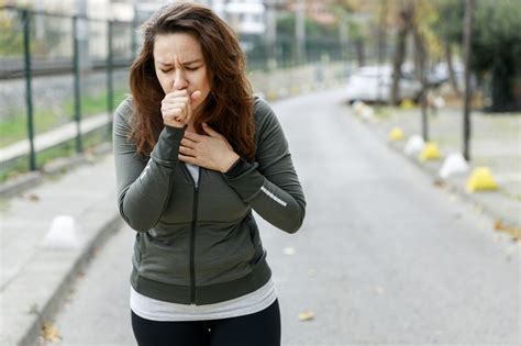 緩解咳嗽的方法|「最有效的止咳方法」13種！止咳湯、冰糖燉水梨、鹽。